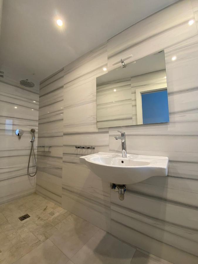 New Townhouse In The Heart Of Nerja With Jacuzzi Exterior foto